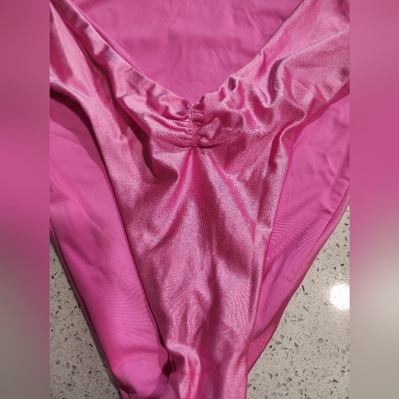 L Space Sierra One Piece - Picture 8 of 11